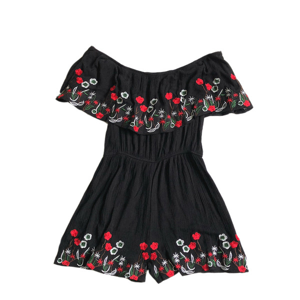 Sieviešu kombinezons ar izšuvumiem un atkailinātiem pleciem