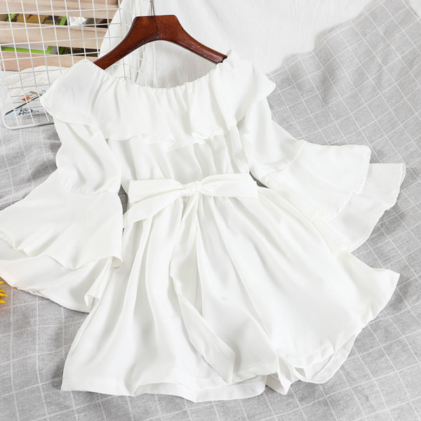 Salopetă scurtă de damă cu mâneci lotus și panglică