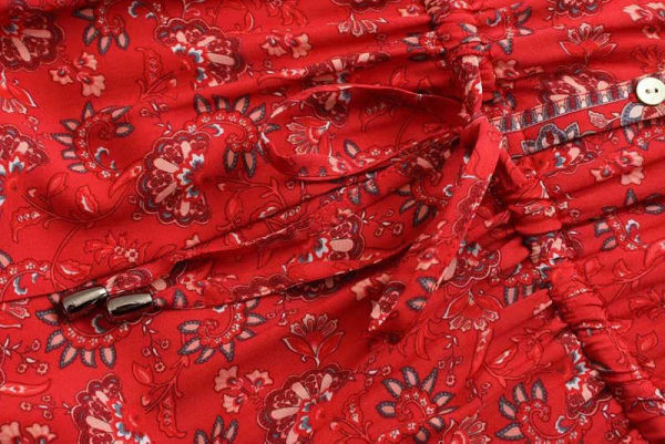 Ženski kombinezon crvene boje sa V izrezom