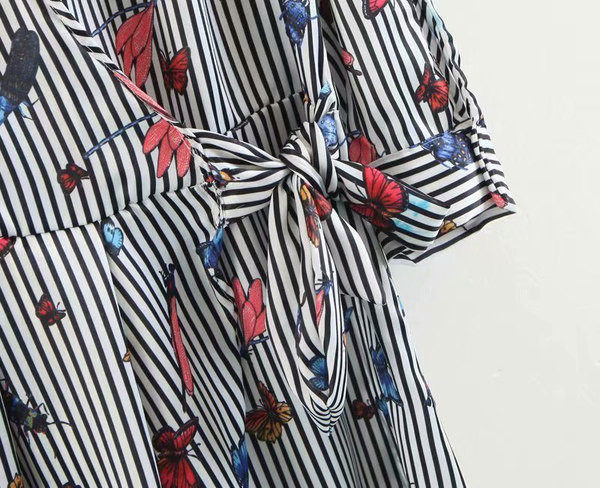 Salopetă de damă în dungi cu spatele gol și mâneci lungi