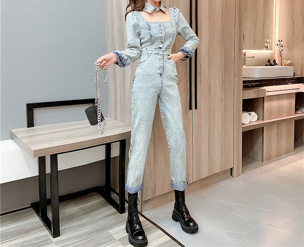 Salopeta de dama model nou din denim - de culoare albastra