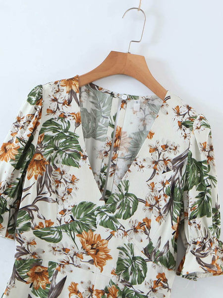 Salopetă scurtă de vară cu decolteu în V și picioare largi