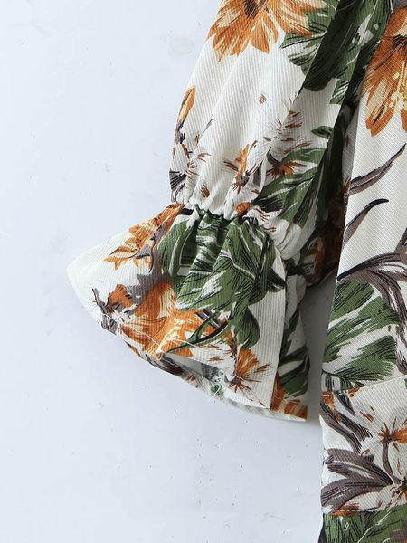 Salopetă scurtă de vară cu decolteu în V și picioare largi