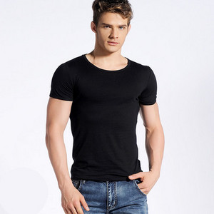 Ανδρικό μπλουζάκι νέο μοντέλο με στρογγυλή λαιμόκοψη και κοντά μανίκια