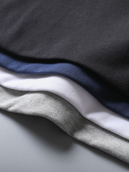 Ανδρική μπλούζα με κοντά μανίκια και κλασικό κολάρο