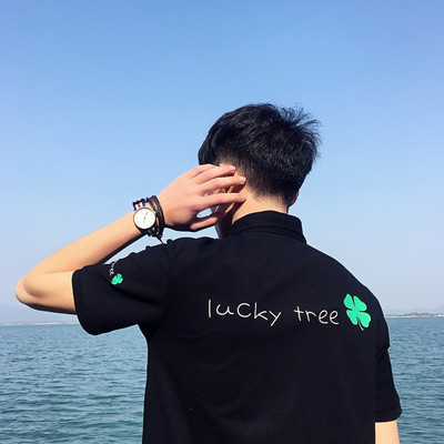 Tricou bărbătesc cu aplicație și mâneci scurte - mai multe modele