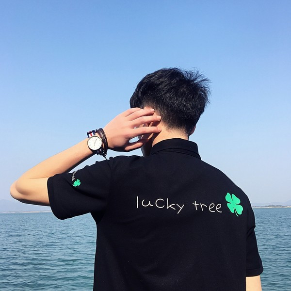 Tricou bărbătesc cu aplicație și mâneci scurte - mai multe modele