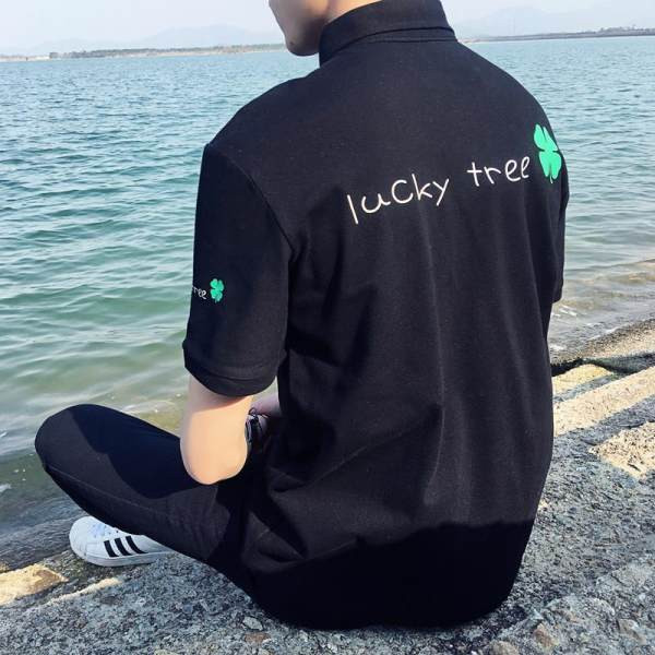 Tricou bărbătesc cu aplicație și mâneci scurte - mai multe modele