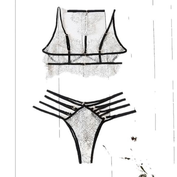 Set intim elegant de tanga și sutien cu dantelă