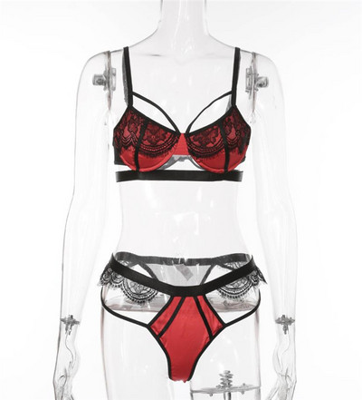 Κομψό γυναικείο σετ στριγκ και σουτιέν με δαντέλα