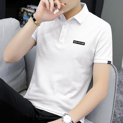 Ljetna pripijena bluza s klasičnom kragnom i amblemom