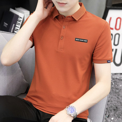 Ljetna pripijena bluza s klasičnom kragnom i amblemom