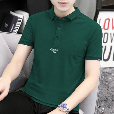 Ljetna pripijena bluza s klasičnom kragnom i amblemom