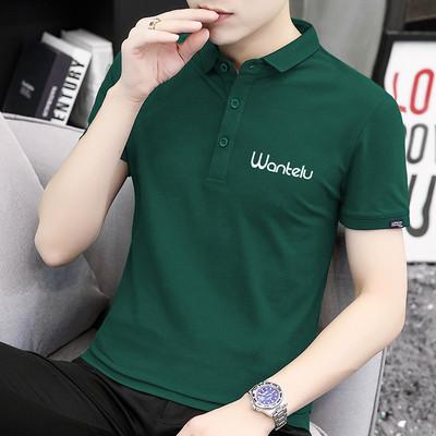 Ljetna pripijena bluza s klasičnom kragnom i amblemom