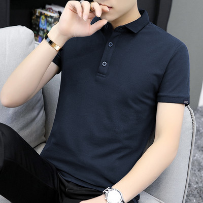 Ljetna pripijena bluza s klasičnom kragnom i amblemom