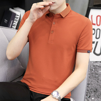 Ljetna pripijena bluza s klasičnom kragnom i amblemom