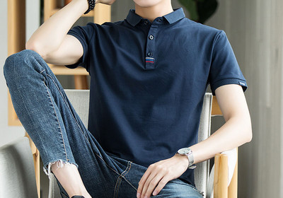 Ανδρικό μπλουζάκι με κλασικό κολάρο και κουμπιά