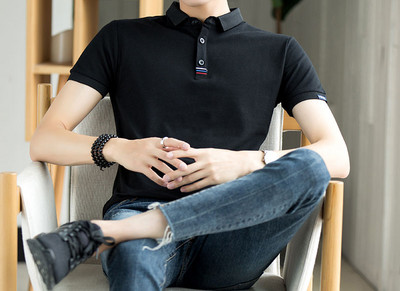 Ανδρικό μπλουζάκι με κλασικό κολάρο και κουμπιά