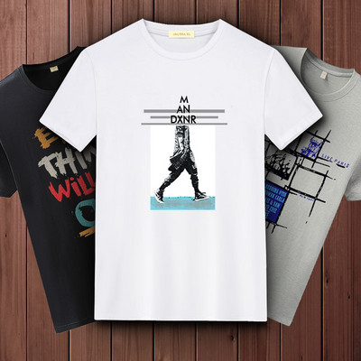 Moderns vīriešu t-krekls ar apdruku un īsām piedurknēm