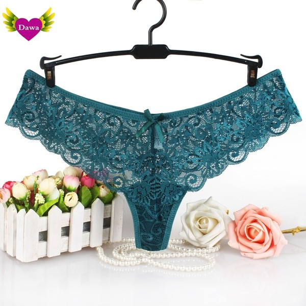 Μοντέρνα γυναικεία στρινγκ με κορδέλα