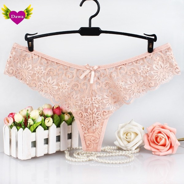 Μοντέρνα γυναικεία στρινγκ με κορδέλα