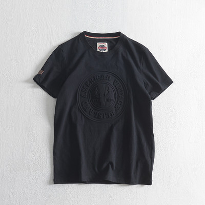 Tricou modern pentru bărbați cu emblemă și decolteu rotund