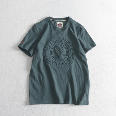 Tricou modern pentru bărbați cu emblemă și decolteu rotund