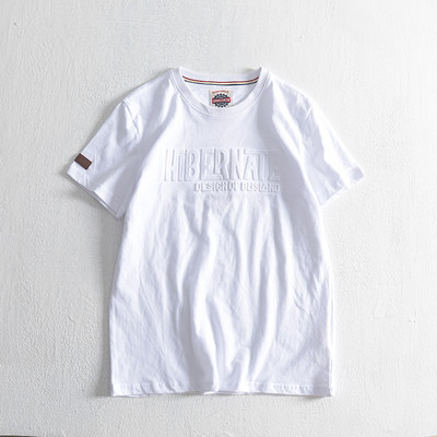 Tricou modern pentru bărbați cu emblemă și decolteu rotund