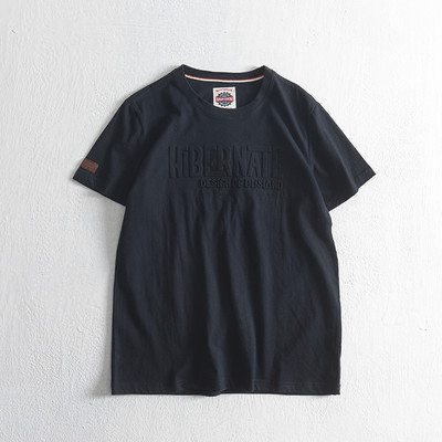 Tricou modern pentru bărbați cu emblemă și decolteu rotund