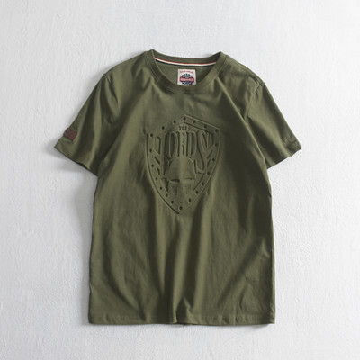 Tricou modern pentru bărbați cu emblemă și decolteu rotund