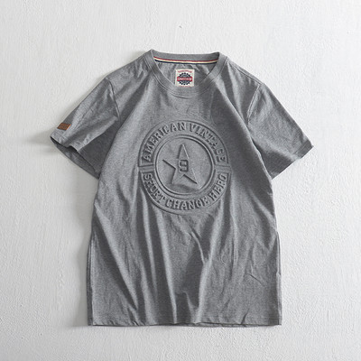 Tricou modern pentru bărbați cu emblemă și decolteu rotund