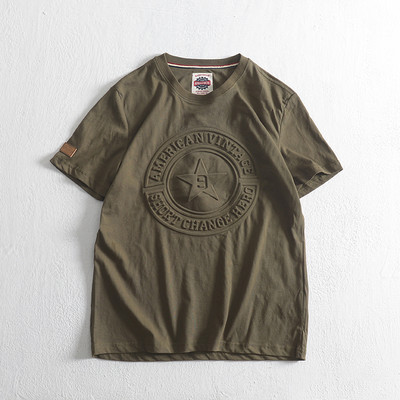 Tricou modern pentru bărbați cu emblemă și decolteu rotund