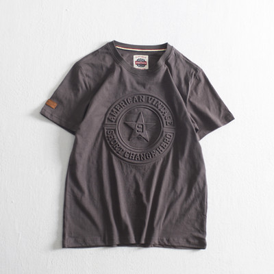 Tricou modern pentru bărbați cu emblemă și decolteu rotund