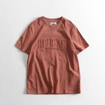 Tricou modern pentru bărbați cu emblemă și decolteu rotund