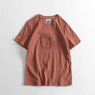 Tricou modern pentru bărbați cu emblemă și decolteu rotund