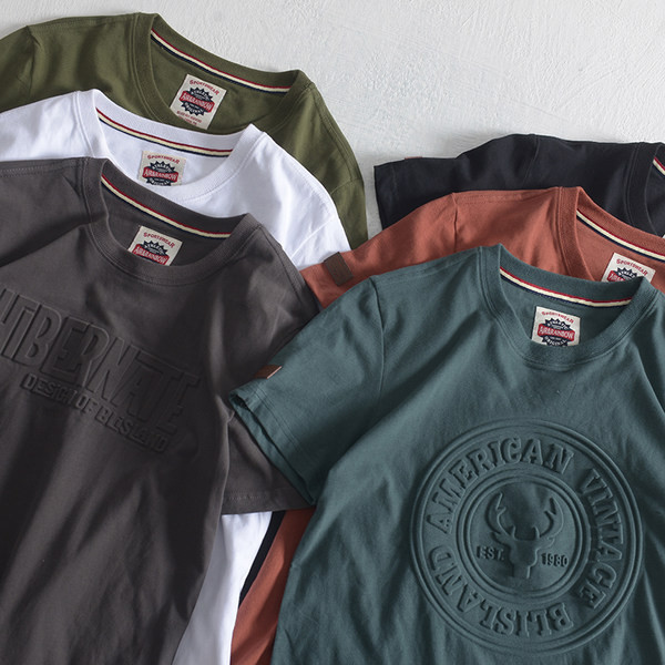 Tricou modern pentru bărbați cu emblemă și decolteu rotund