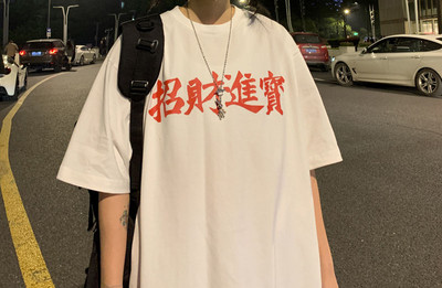 Tricou barbatesc cu aplicatie si decolteu oval