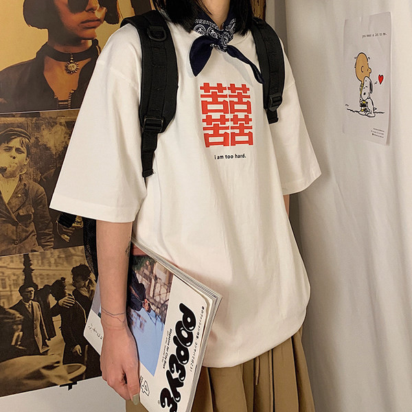 Tricou barbatesc cu aplicatie si decolteu oval