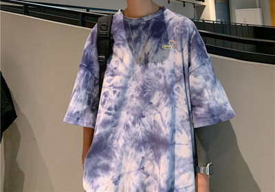 Široki model muške majice s ovalnim izrezom