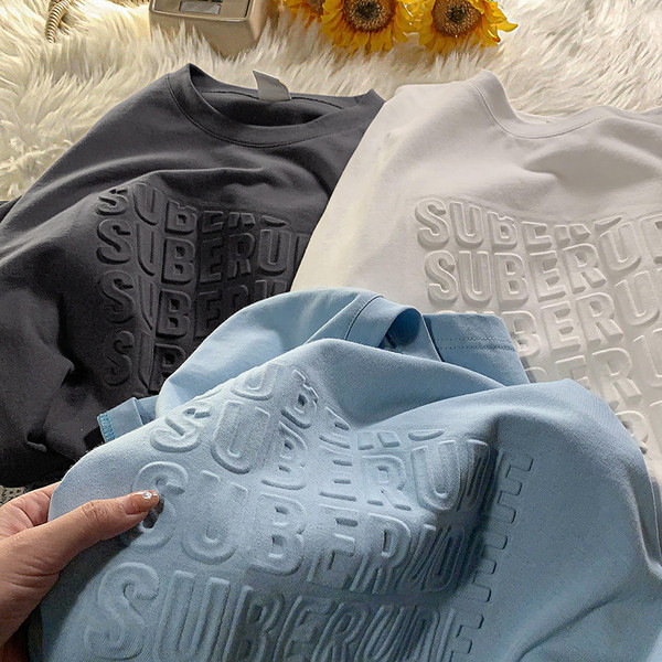 Tricou pentru bărbați cu inscripții și mâneci scurte