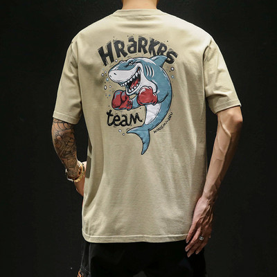 Tricou pentru bărbați cu decolteu oval și aplicație colorată