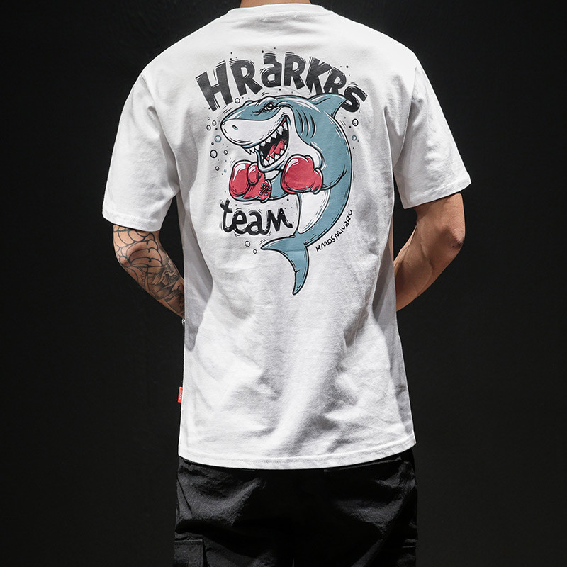 Tricou pentru bărbați cu decolteu oval și aplicație colorată