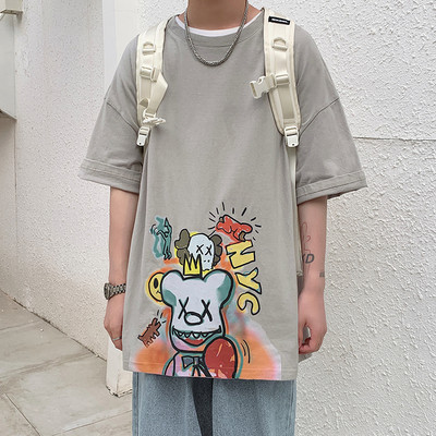 Vīriešu t-krekls ar krāsainu aplikāciju un ovālu kakla izgriezumu vairākās krāsās