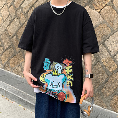 Vīriešu t-krekls ar krāsainu aplikāciju un ovālu kakla izgriezumu vairākās krāsās