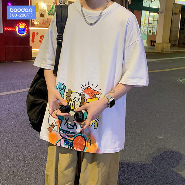 Vīriešu t-krekls ar krāsainu aplikāciju un ovālu kakla izgriezumu vairākās krāsās