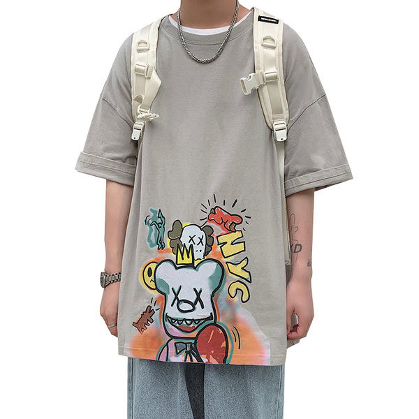 Vīriešu t-krekls ar krāsainu aplikāciju un ovālu kakla izgriezumu vairākās krāsās