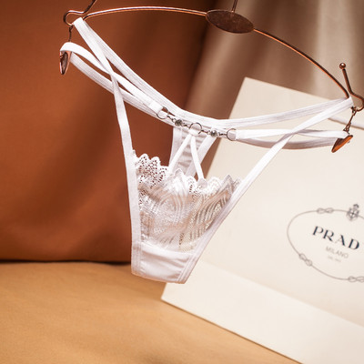 Tanga modernă de damă cu element metalic