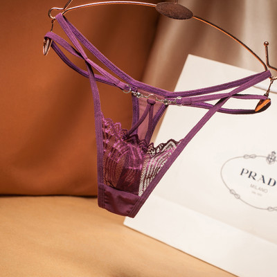 Tanga modernă de damă cu element metalic