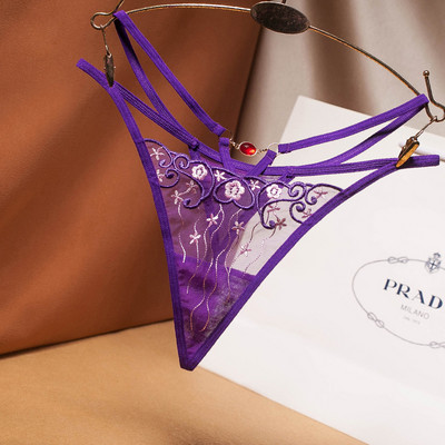 Aktuelne ženske tange sa vezom i ukrasnim kamenčićem