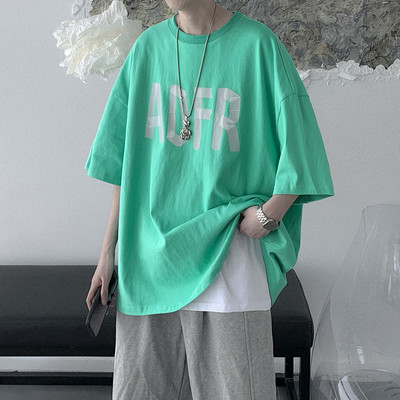 Tricou larg pentru bărbați cu inscripție și decolteu rotund